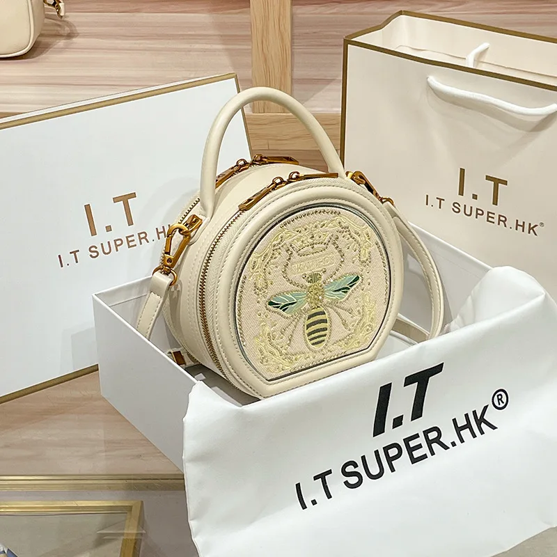 

Новая кожаная сумка-кроссбоди 2025 года с дизайном Bee Design, женская модная сумка, подарок на День матери, современная, нейтральная, стильная, для повседневного использования