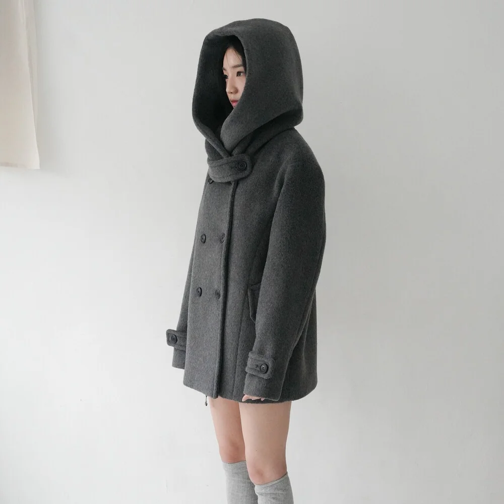 เสื้อโค้ทขนสัตว์สไตล์เกาหลีสุดชิคสำหรับผู้หญิง ดีไซน์กระดุมสองแถวพร้อมหมวก ช่วยลดอายุ ไซส์เล็ก เหมาะสำหรับฤดูใบไม้ร่วงและฤดูหนาว เสื้อโค้ทยาว
