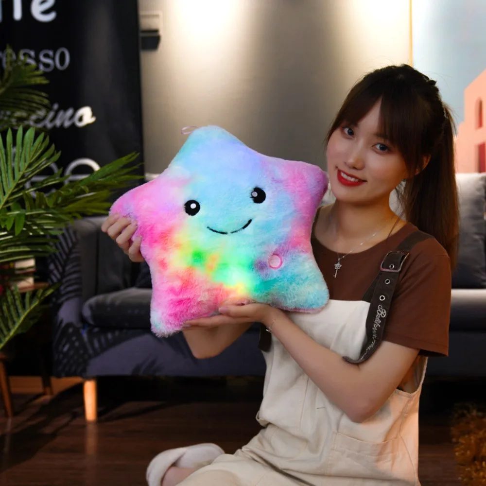 Regali LED Stella elettronica Peluche Stella morbida Stella LED Stella Bambola Giocattolo Decorazione della casa Giocattoli per bambini Morbido cuscino a stella