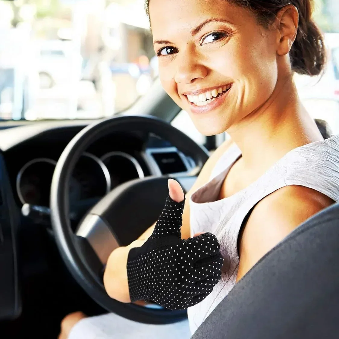 قفازات MuqiNush بدون أصابع غير قابلة للانزلاق للحماية من الأشعة فوق البنفسجية للربيع والصيف للقيادة للنساء للأنشطة الخارجية باللون الأسود والوردي والرمادي