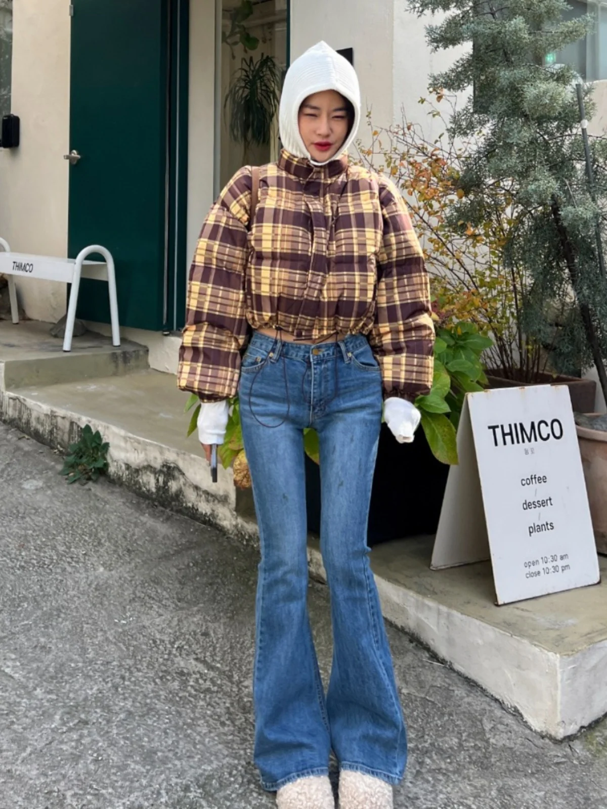 하이웨이스트 슬림 벨보텀 청바지 여성 시크 패션 젊은 감각의 롱 팬츠 봄 신상 우아한 바지 캐주얼 스타일