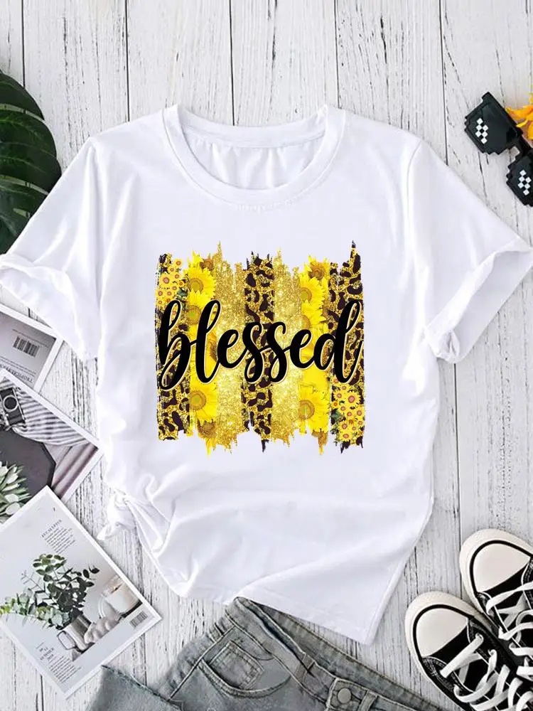 

Love Watercolor Letter Sweet Tee T Female Casual Graphic T-shirts Fashion Printed Short Sleeve Clothing Summer Women Clothes