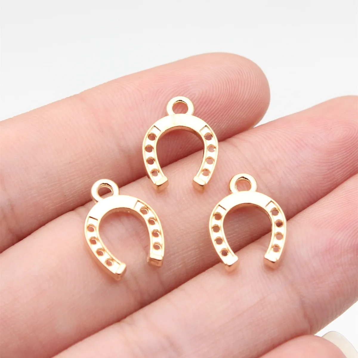 200pcs/lot Jewelry Accessory Retro Alloy Solid Hollow Out Horseshoe Shaped DIY Charms Pendants For Earring Necklace