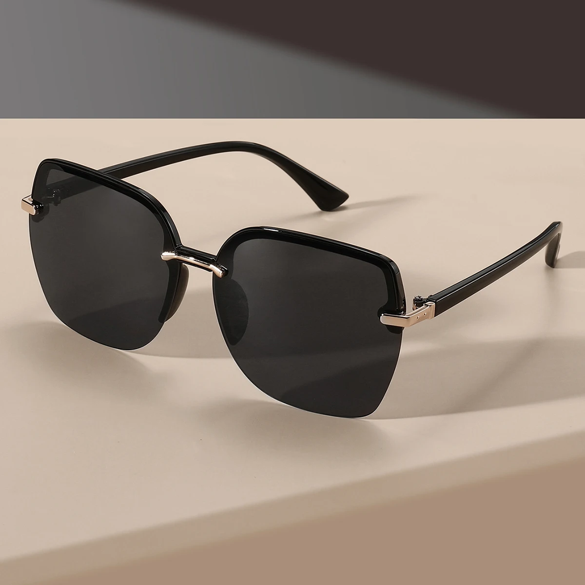 Gafas retro minimalistas con montura cuadrada grande de alta calidad para uso diario y fotografía callejera