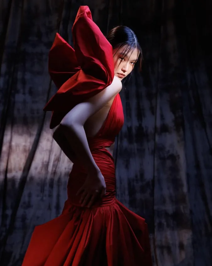 Robe de mariée rouge magnifique, avec gros nœud au dos, épaules dénudées, style sirène, longue et Sexy, col en V, robes de mariée plissées, 2026