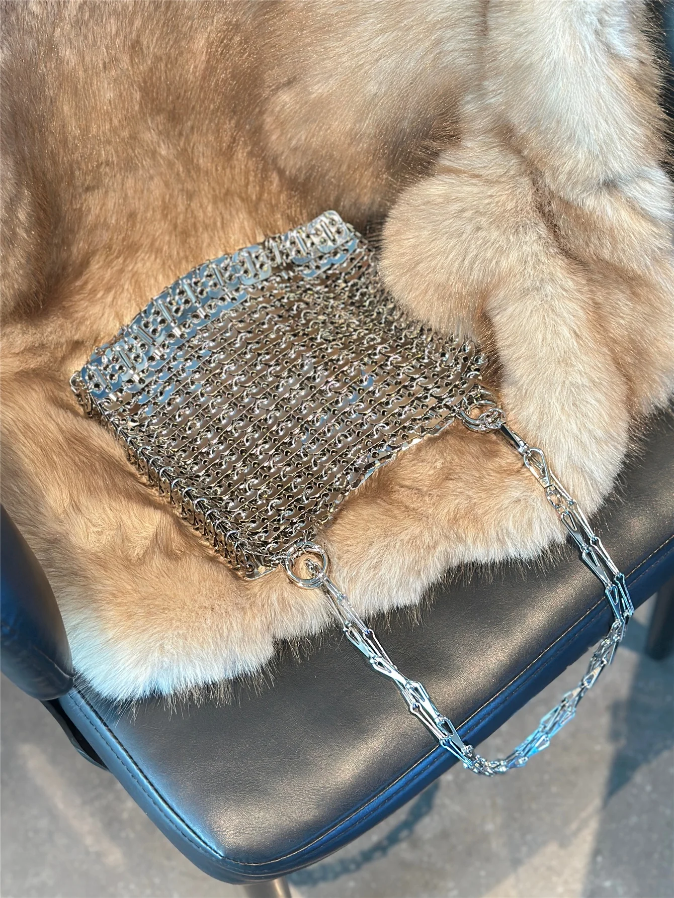 

BellaPaco Rabanne1969 Metal Chain Crossbody Bag Single Shoulder Ladies Bag Original Design Style Square Shape Fall Winter