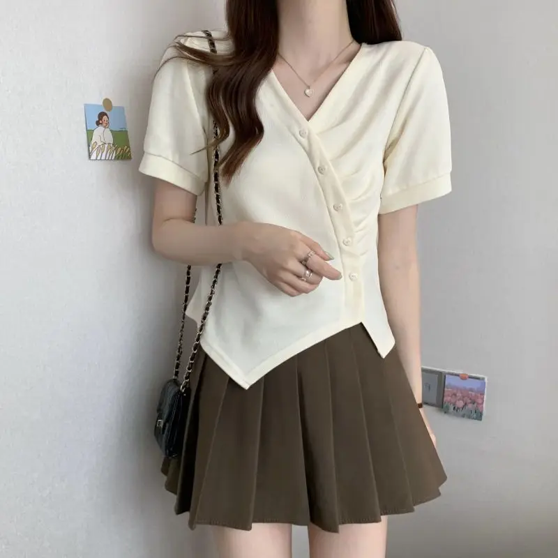 Irregular Short-sleeved T-shirt for Women 2025 Summer New Niche Design Pleated Slit Collar Slit Bottoming Shirt Top