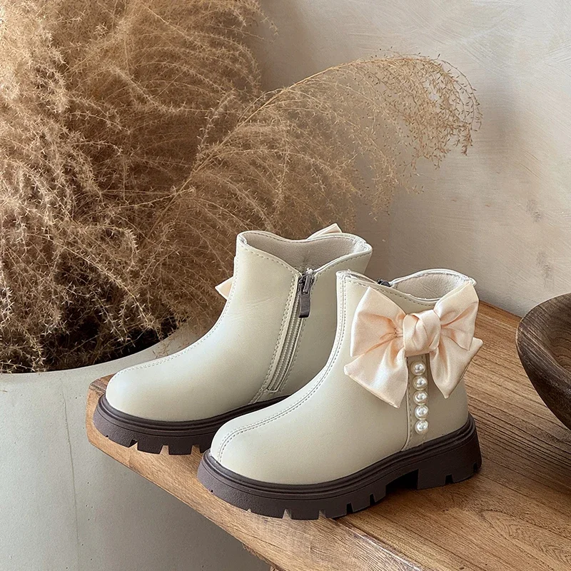 

2025 Autumn Winter New Girls Princess Boots Korean Style Versatile Kids Short Boots with Big Bows Children Ankle Boots Soft Sole