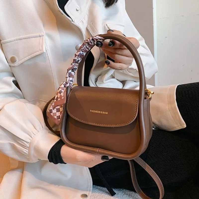 

Designer Vintage Diaper Bag For Women Elegant Leather Crossbody Bag Luxury Minimalist Tote With Textured Finish Large Capacity