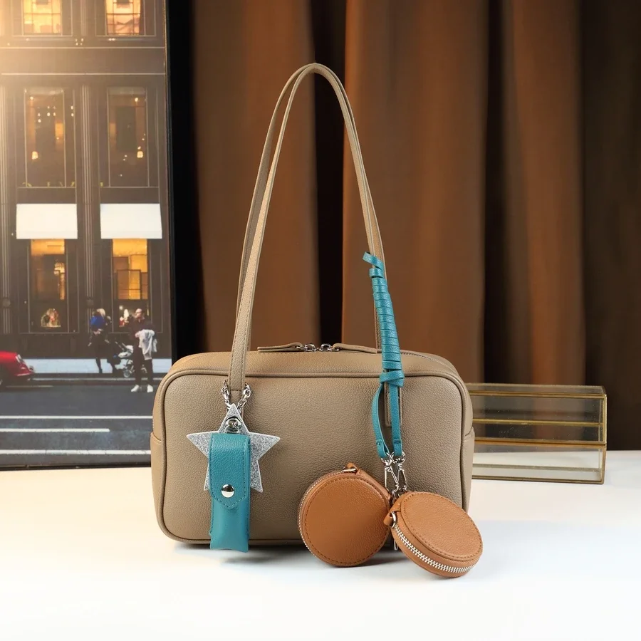 

Change bag pendant lipstick bag pendant fashion temperament Boston large capacity women's handbag simple atmosphere messenger