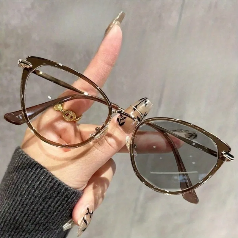 1‑Pack Ladies Minimal Cat‑Eye Fashion Eyewear, Metal Frame Photochromic Lenses, Trendy for Travel and Casual Wear