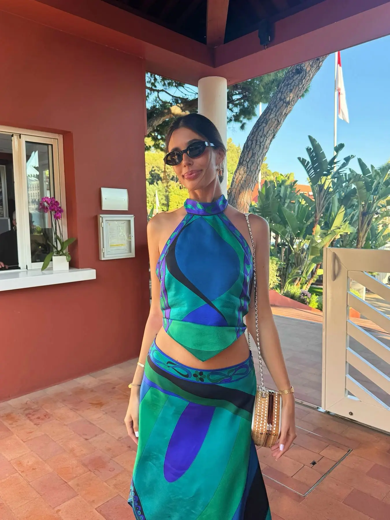 Falda estampada de dos piezas, nuevo vestido playero Sexy con cuello Halter, sujetador para mujer, falda larga acampanada de cintura alta, traje informal para vacaciones de verano y playa