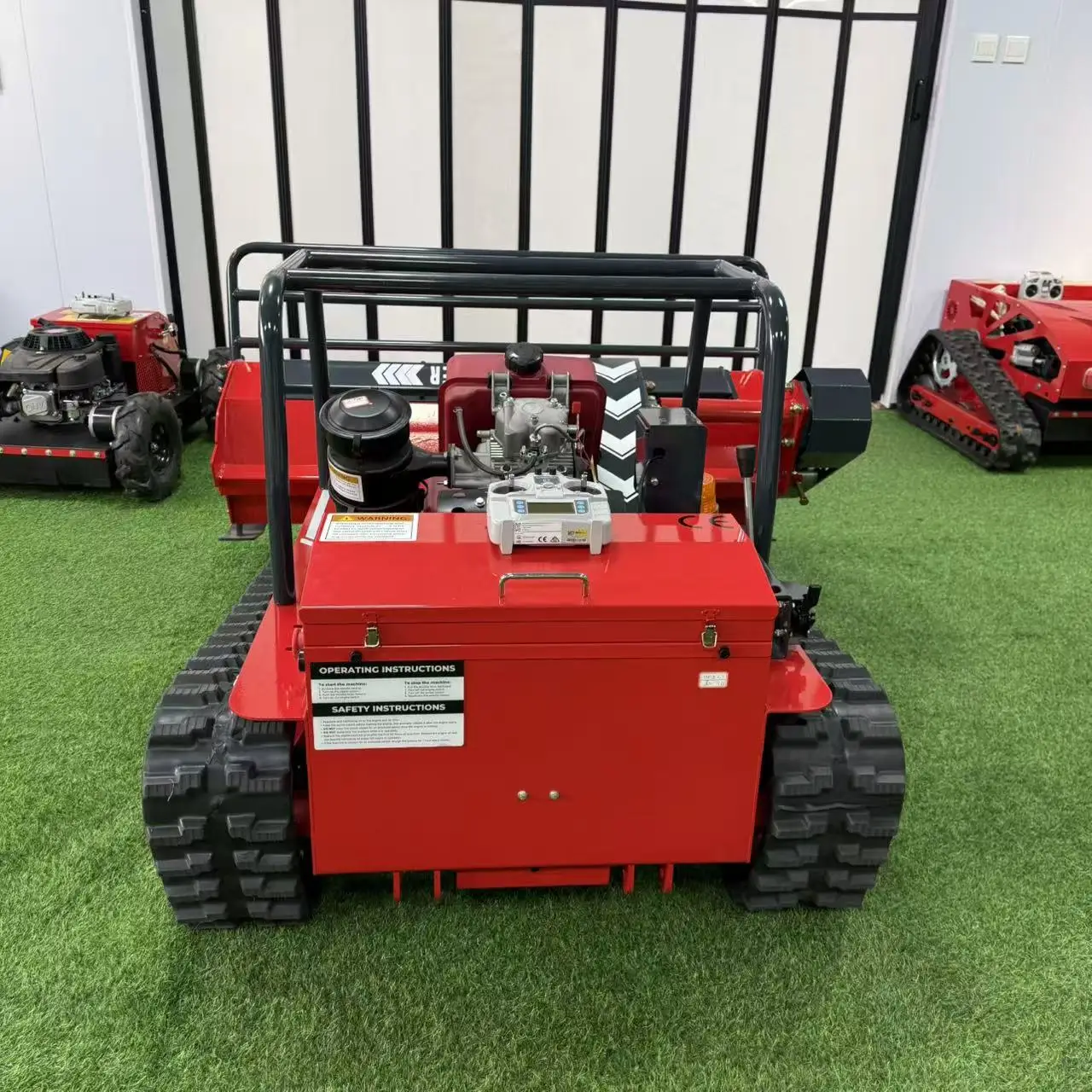 

Customized red track remote-controlled lawn mower, intelligent remote-controlled lawn mower with 360 degree rotation