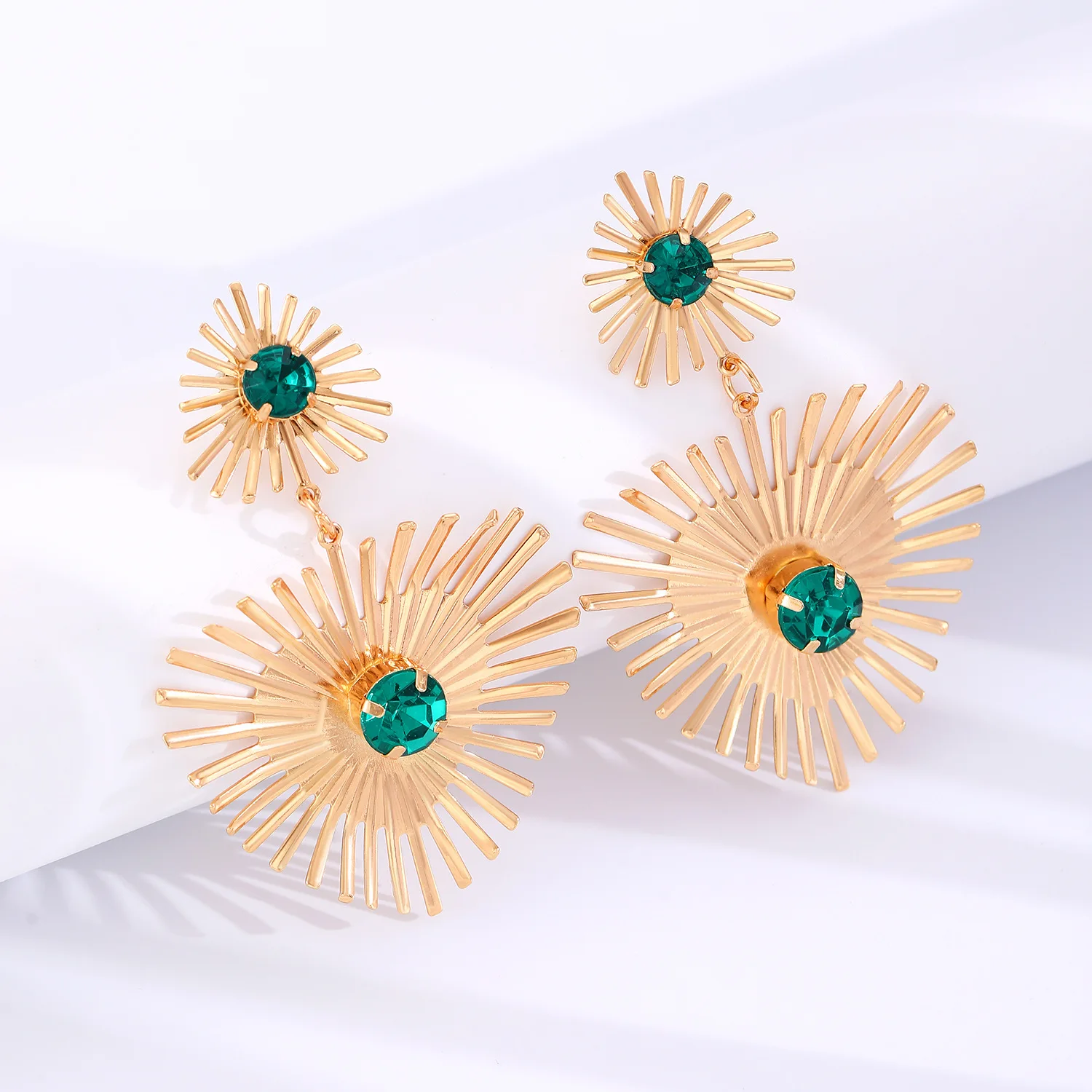 Green Rhinestone Inlaid Big Metal Drop Earrings Women\'s Exaggerated Sunflower Heart Pendant Modern Trend Statement Ear Jewelry