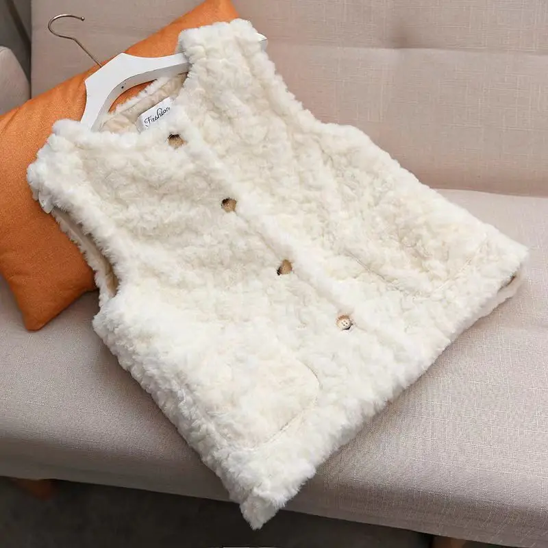 

Trendy 2025 Spring Cape Vest for Women Fur Integrated Lamb Wool Jacket with Pockets Warm Stylish Outerwear​