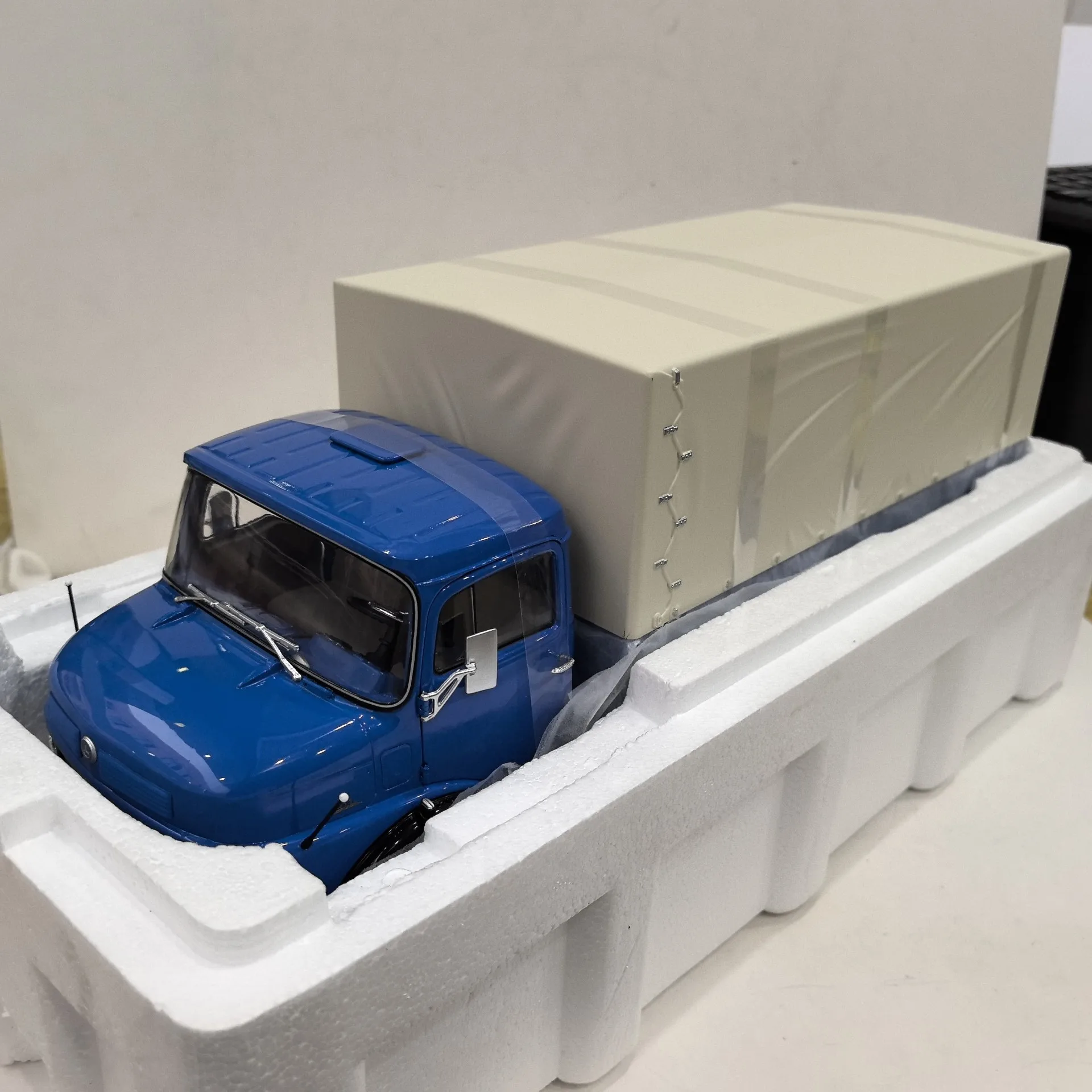 

Diecast Schuco 1:18 Scale BENZ L911 Transport Truck Alloy Car Model Collectible Toy Gift Souvenir Display Ornament