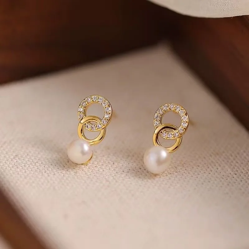 Une paire de boucles d'oreilles bohèmes en argent sterling S925 pour femme, adaptées aux fêtes, à porter au quotidien et aux cadeaux Saint-Valentin.