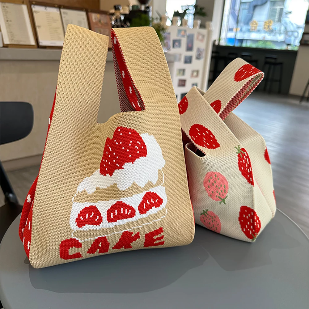 New Strawberry Cake Pattern Knit Bag Handmade Knitted Handbag Knot Wrist Bag Korean Casual Tote Bag Reusable Shopping Bags 2024