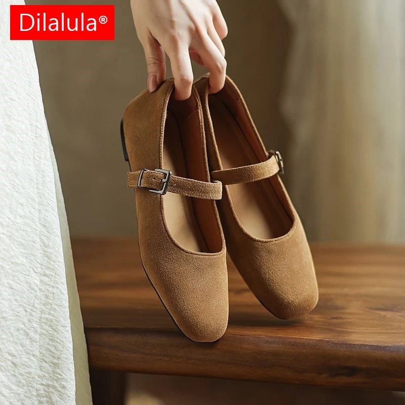 

Dilalula 2025 классические туфли Мэри Джейн из натуральной коровьей замши, женские туфли-лодочки на плоской подошве с квадратным носком и пряжкой в стиле ретро, женские прогулочные туфли больших размеров