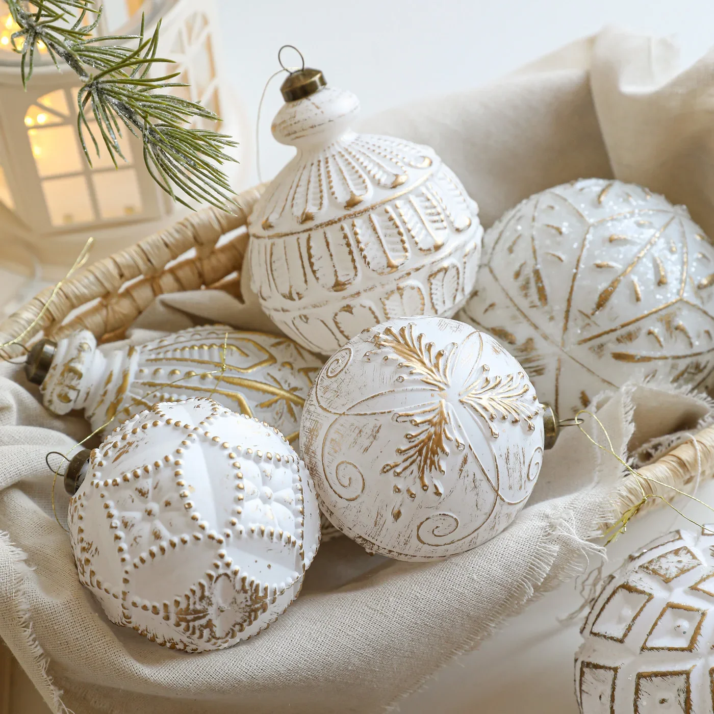 

6PC/Set Matte Light Luxury Snowflake Balls New White Gold Christmas Ball Ornament Plastic XMAS Ball Hanging Pendant 10/8CM