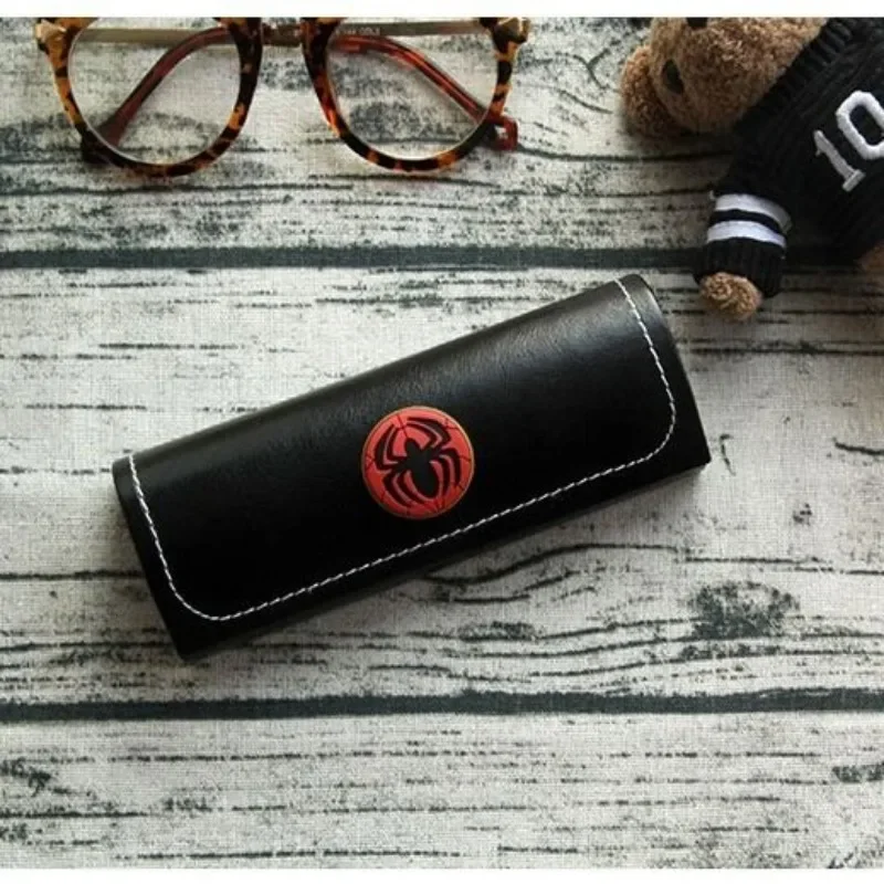 Captain America Iron Man Anime Cartoon Brillenetui Kreative Persönlichkeit Einfache Mode Tragbares Anti-Stress-Urlaubsgeschenk