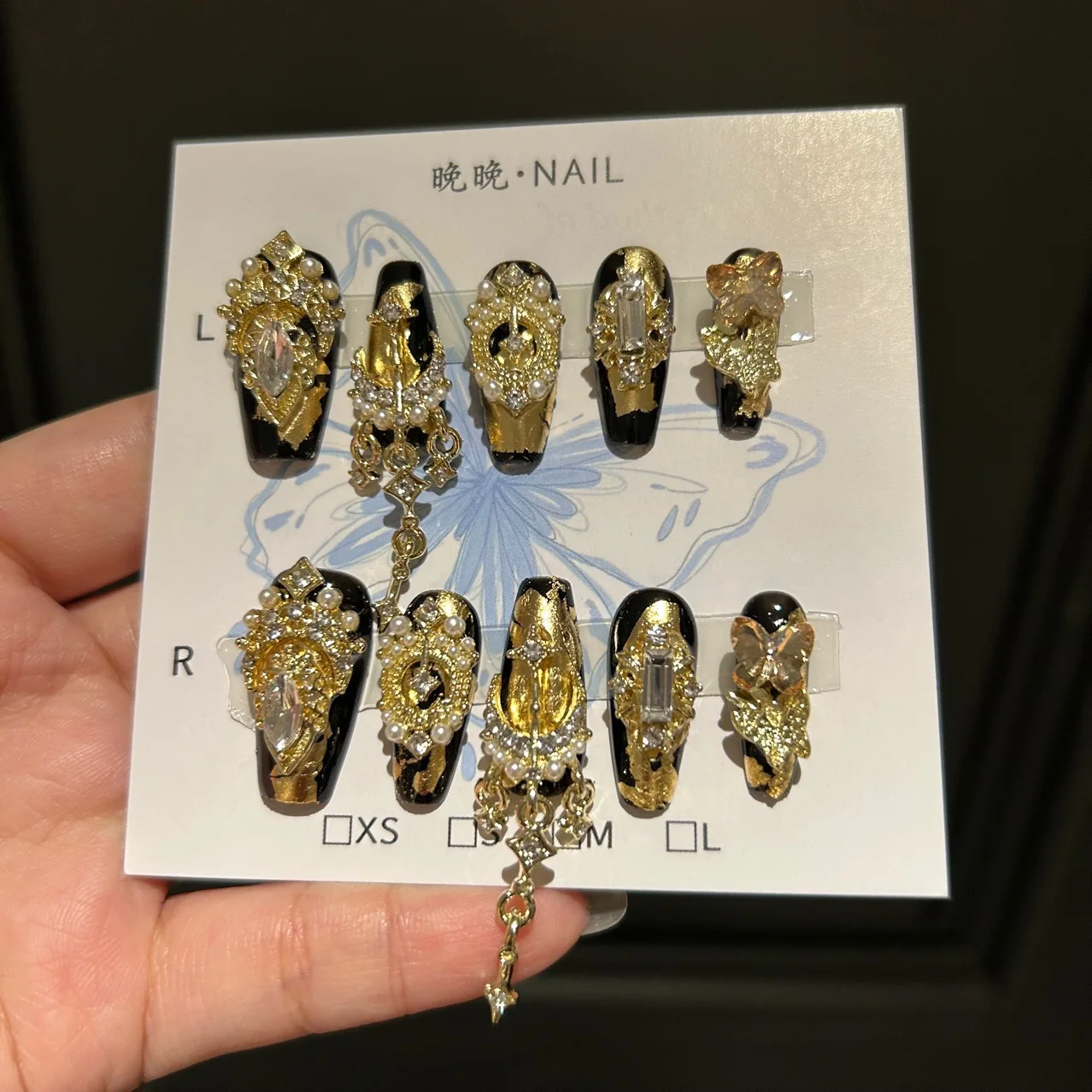 

Luxury Black and Gold Press on Nails with Diamonds and Pearls Made of Eco friendly ABS Plastic Exquisite Decoration Multiple