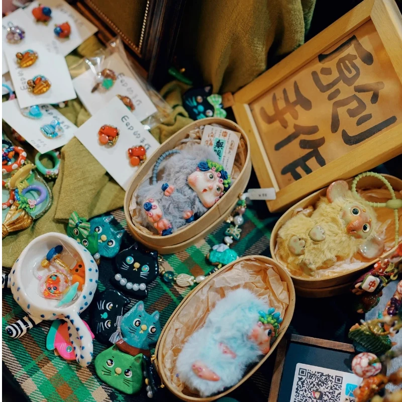 

Coral Monster And Little Elephant Plush Doll Keychains Soft Stuffed Clay Toys for Kids Collectible Animal Themed Accessories