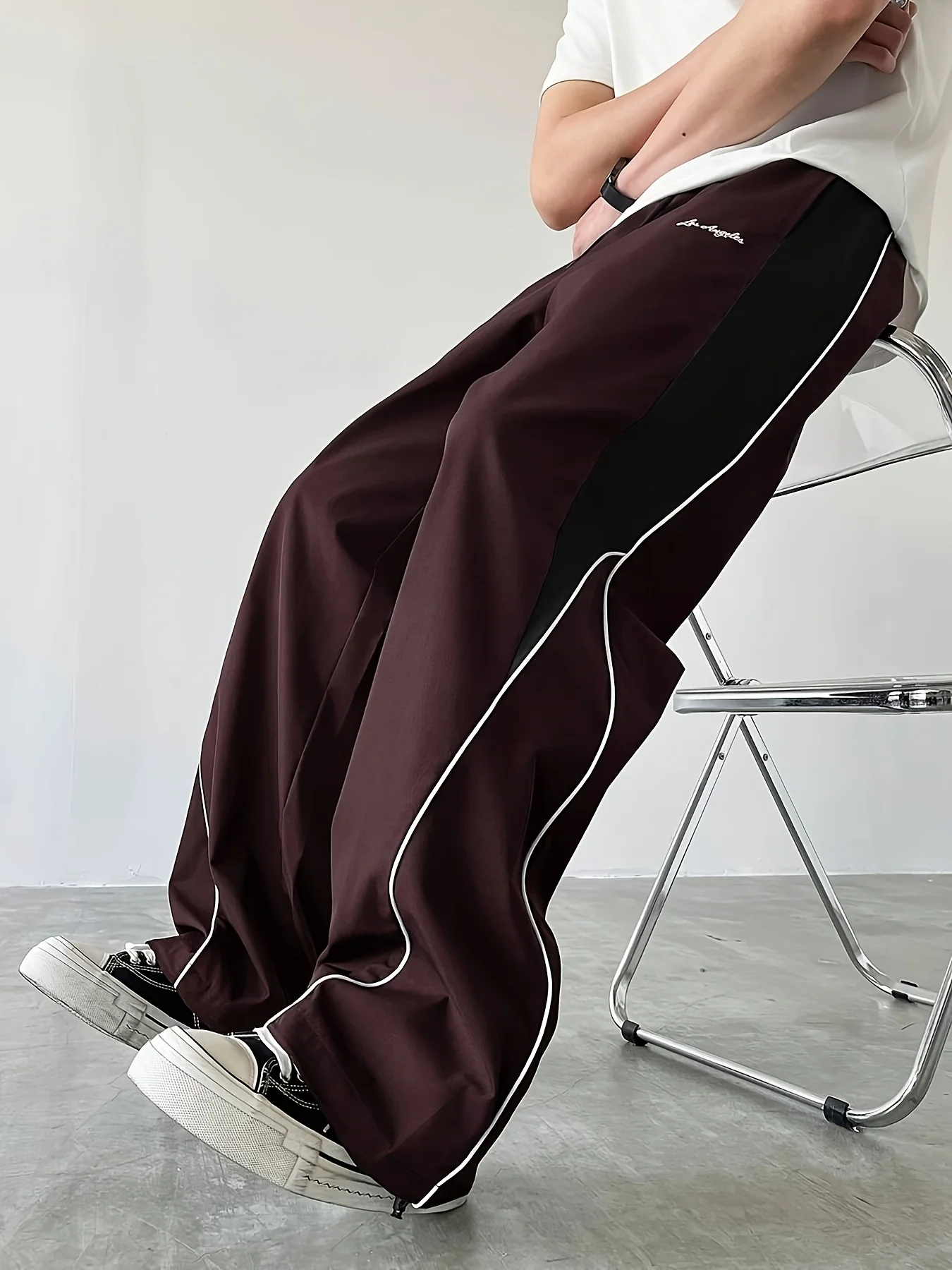 2026 Kontrast-Hose mit Gebogenen Seitenpanels und Weitem Bein, Schwarz-Grau Farbblock Lose Leichte Lässige Streetwear Windhose für Kinder – Detail 9