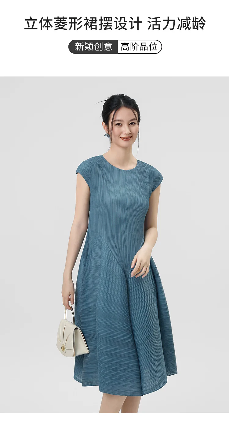 Miyake Plissiertes Damenkleid in Blau, A-Linie, Elegantes Kurzarm-Kleid, Locker Geschnitten, Knitterfrei, Sommerliches Lässiges Mode-Langkleid – Detail 5