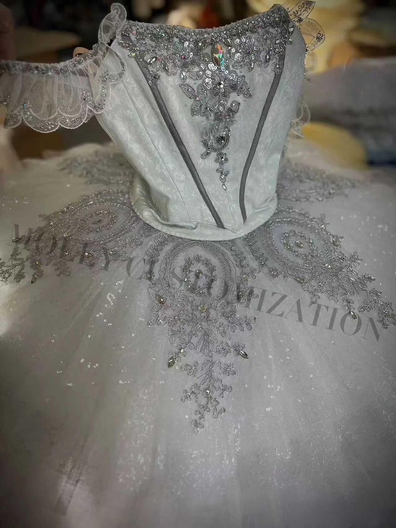 

Элитная новая юбка-пачка TUTU цвета молочного коктейля с дизайном «Маленький лебедь» для взрослых и детей, для выступлений на балетных конкурсах.