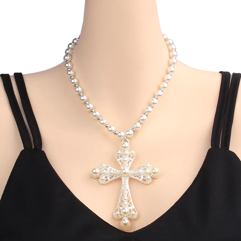 KMVEXO Vintage Gothic Large Cross Pearl Choker Necklace for Women Imitation Pearl Chain Beaded Grunge Choker Y2K Gift for Girls