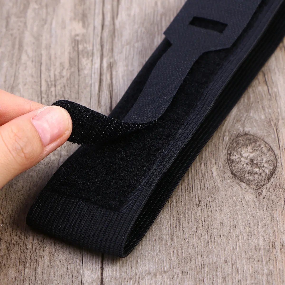 

Catheter Strap Holder Elastic Adjustable Leg Strap Hook and Loop Closure Catheter Securement Device Stabilizes Without