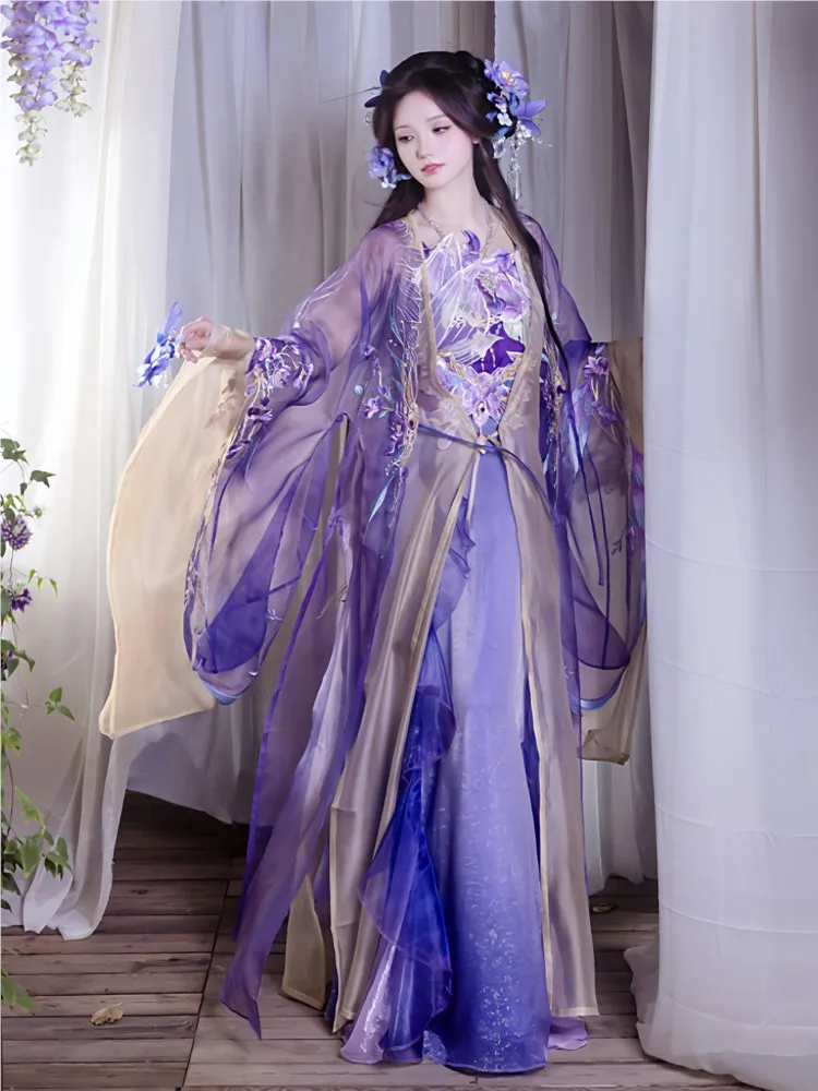 

Рубашка с большими рукавами и тяжелой вышивкой в китайском стиле, блузка и юбка длиной до талии