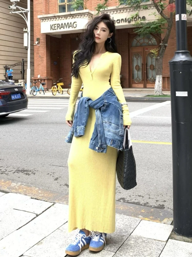 النسخة الكورية الصلبة سليم صالح فستان محبوك بأكمام طويلة المرأة الخريف مزاجه ضيق حقيبة الخصر عادية الورك تنورة طويلة