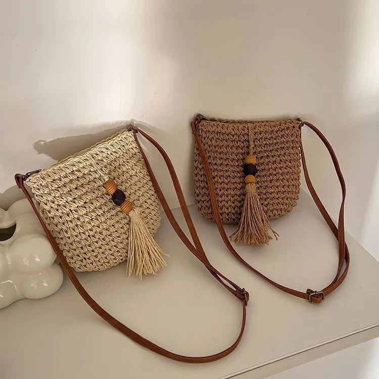 

​ ​ Соломенная сумка через плечо в стиле бохо 2025, деревянная сумка через плечо с бахромой из бисера, женская плетеная пляжная сумка для отдыха, повседневных прогулок ​