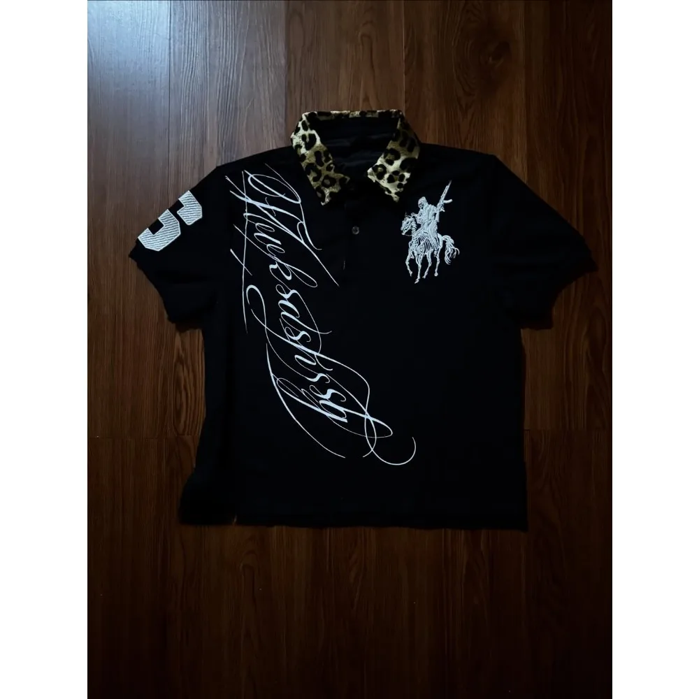 Y2K Gothic Leopardenkragen Poloshirt Retro Ritter Pferd Kurzarm T-Shirt Hip Hop Graffiti Streetwear Harajuku Loose T-Shirt – Detail 6
