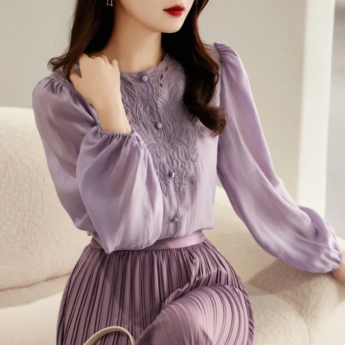 

French Elegant Style Embroidery Temperament Round Collar Long Sleeve Blouse Lantern Sleeve Small Top Women's Spring and Autumn
