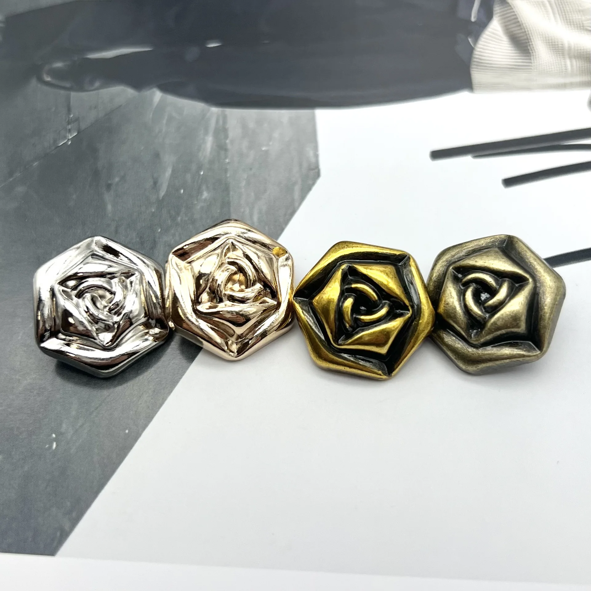 10pcs Retro Rose Metal Buttons for Women\'s Clothing Sewing Accessories Gold Silver Decorative Buttons