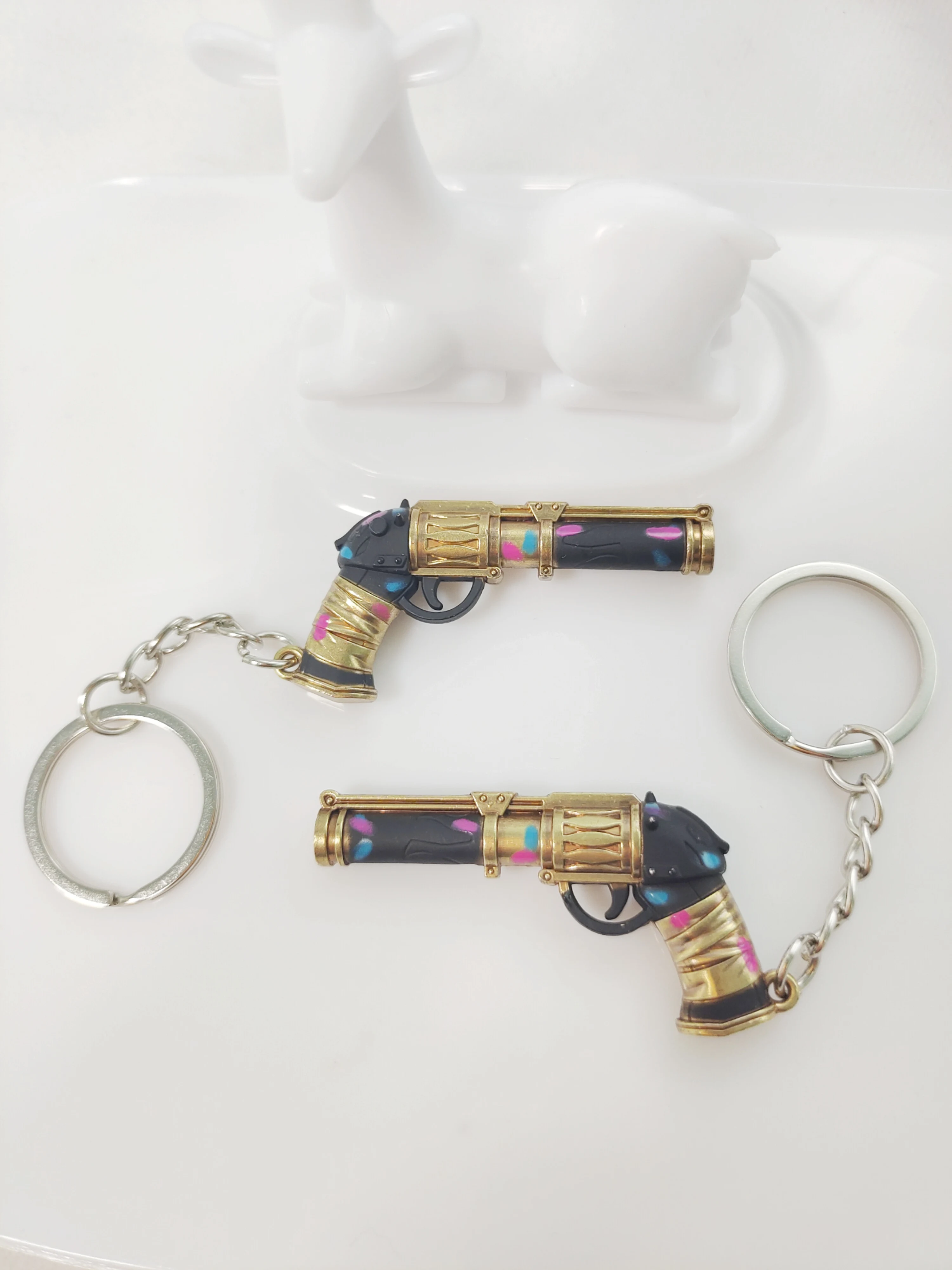 Jinx Shake Pistol Keychain Pendant Game LOL Arcane Pistol Pendant Roar Loli Metal Keychain Fashion Car Keychain Men's Gift