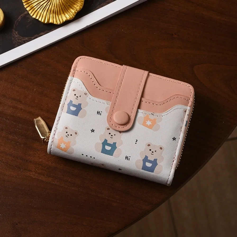

Милый короткий кошелек из искусственной кожи с несколькими отделениями для карт, милый дизайн с медведем, карман для монет на молнии, мини-кошелек на кнопке для девочек