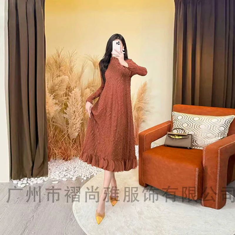 Miyake Fold 2025 automne/hiver nouvelle robe brodée avec rides mode couleur unie pétales haut de gamme longue robe pour les femmes