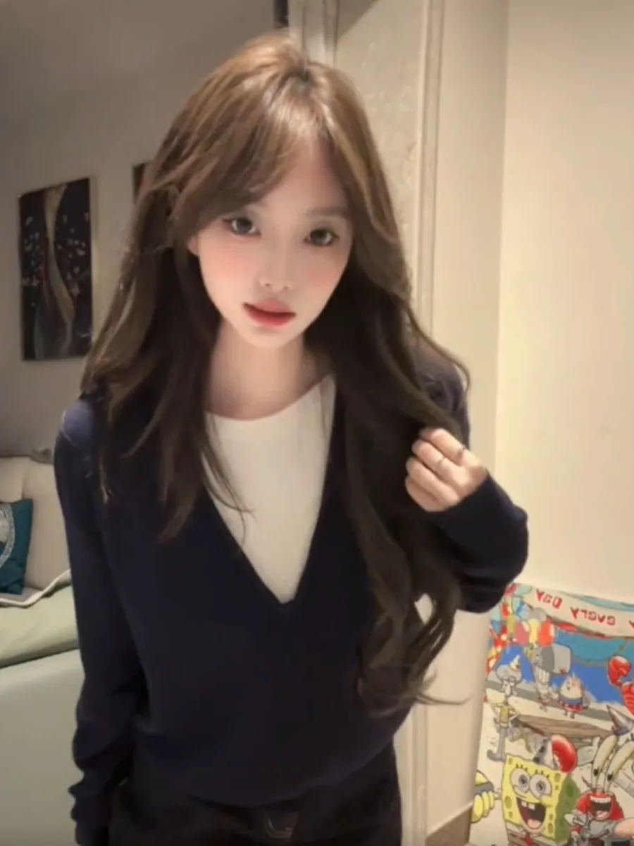 เสื้อสเวตเตอร์ถักทรงหลวม แขนยาว คอวี สีฟ้า สไตล์เกาหลี ดีไซน์ทันสมัย เหมาะสำหรับใส่เที่ยวหรือทำงาน ทรงเข้ารูป