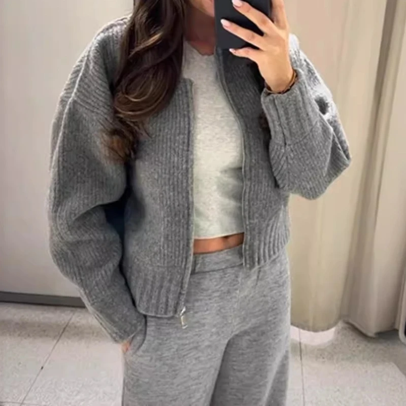 

2025 Autumn and Winter Temperament Commuting Comfortable Cardigan Sweater Coat Women's Casual Wind Top