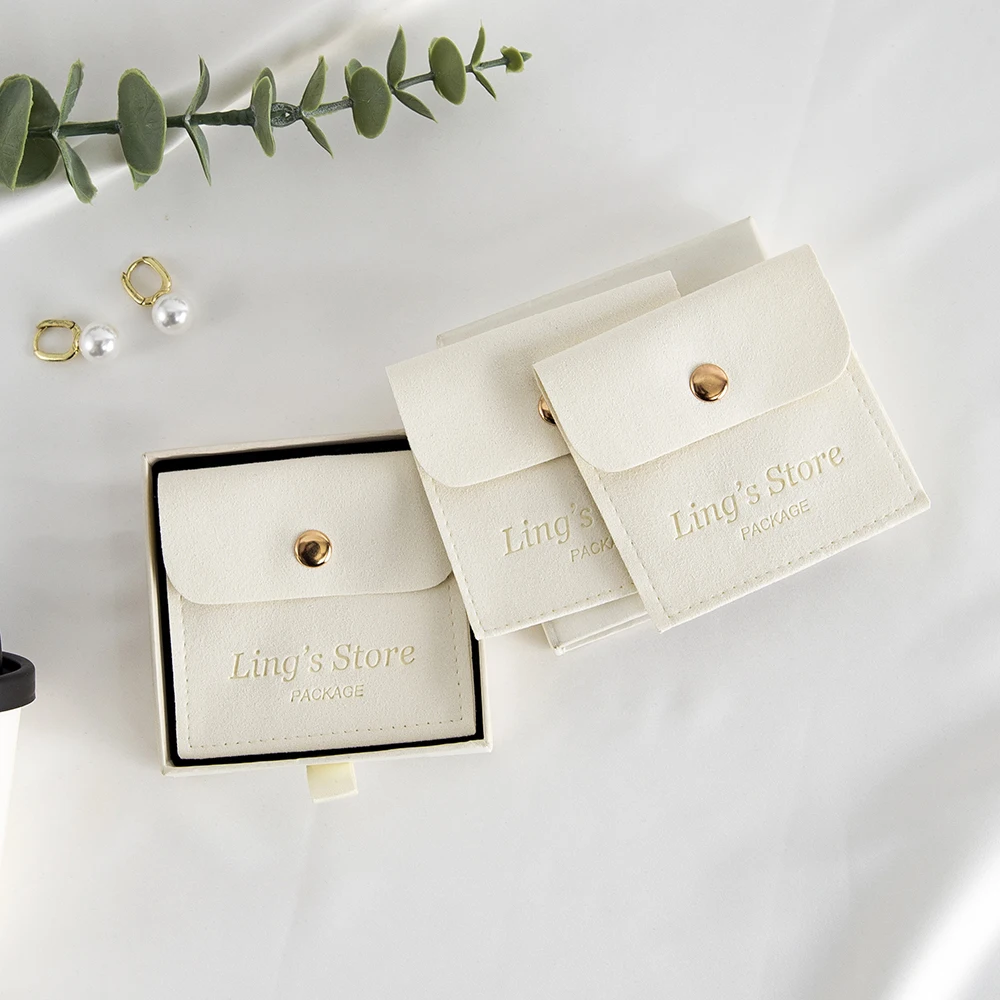 50pcs Custom Logo 8x8cm Microfiber Jewelry Snap Velvet Bags Cosmetics Pendant Packaging Pouches Wedding Gift Pockets Container