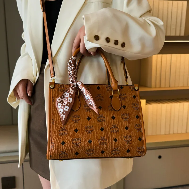 

2025 Women's Spring Summer Tote Bag - Fashion Commuter Large-Capacity Versatile Casual Shoulder Bag