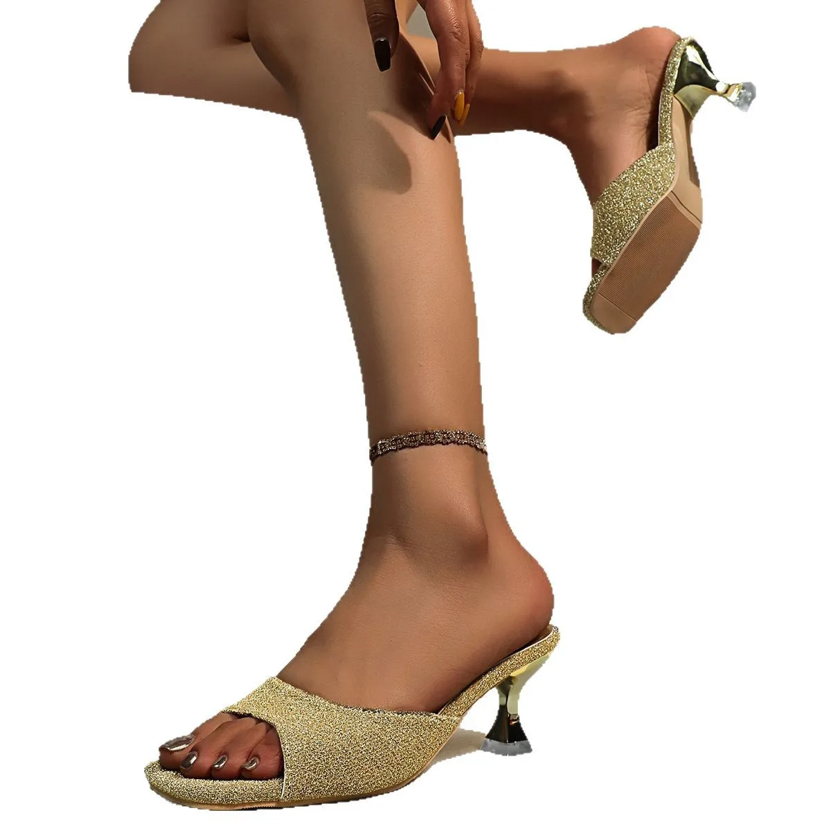 Flip-flops for Women in The Summer of 2025, A Fashionable Korean-style Golden High-heeled Thin Sandals for Women