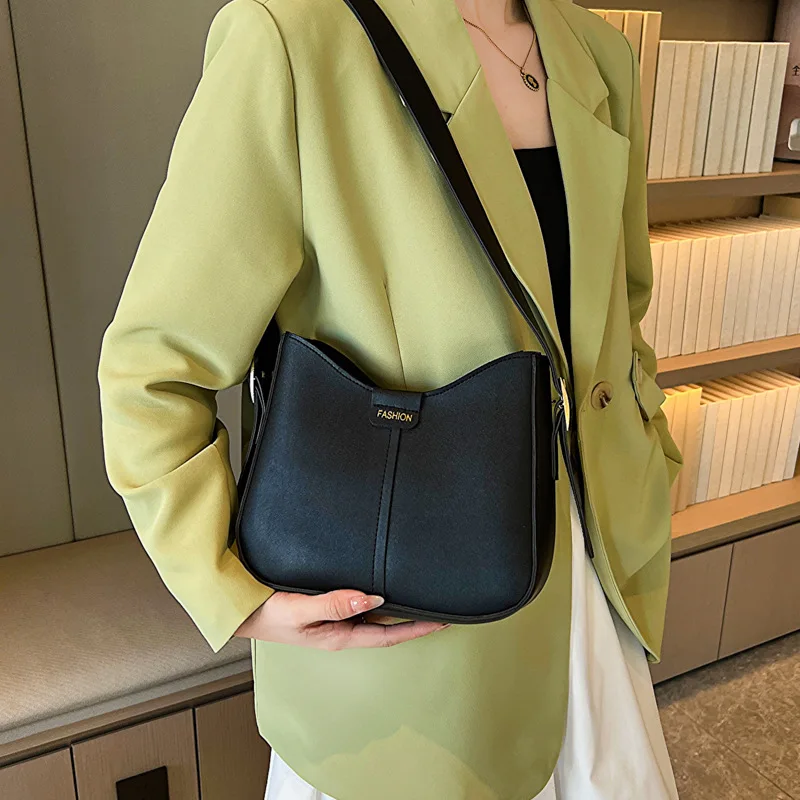 New Minimalist Shoulder Crossbody Bag for Women with A Trendy and Niche Design Korean Style Textured Bags for Women