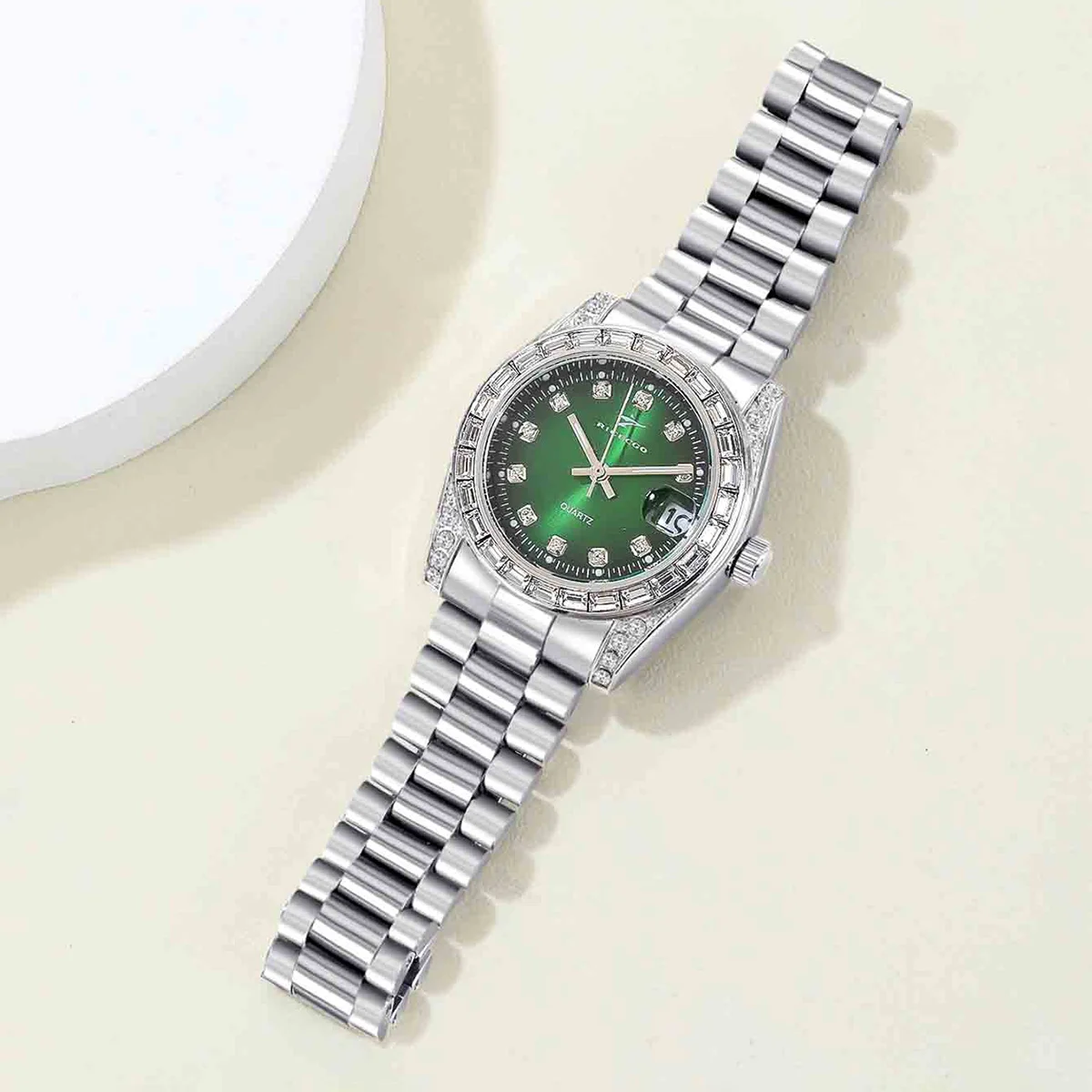 Classic green dial studded diamond women's watch with full diamond bezel, steel strap, quartz movement, versatile white temperam