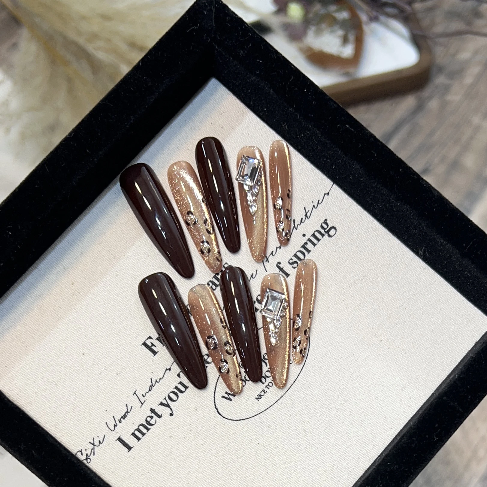 

10pcs Handmade Autumn Winter Fake Nails Brown Leopard Print Diamond Press On Nails Long Pointed Detachable Wearable False Nail