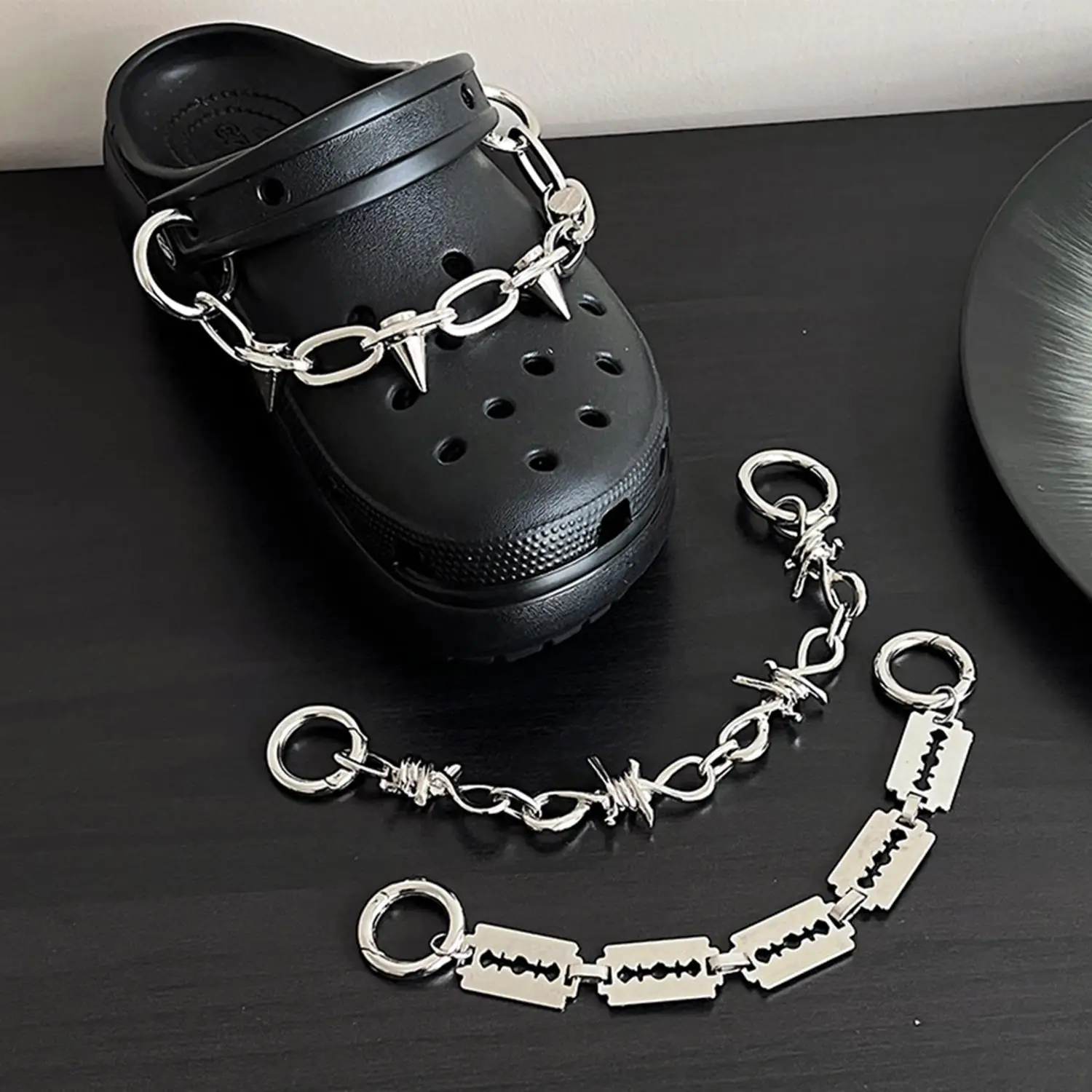 

1PC Slippers Chain DIY Shoe Buckle Rivet Shoe Buckle Chain Punk Style Shoe Decoration Fashion Shoe Accessories